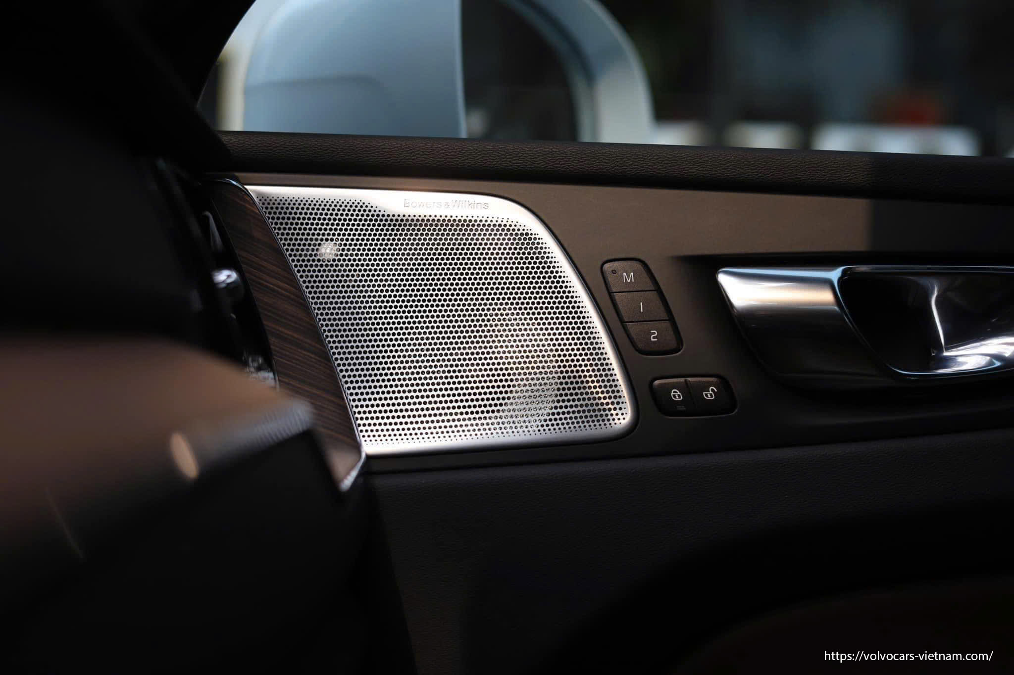 loa xe volvo xc60