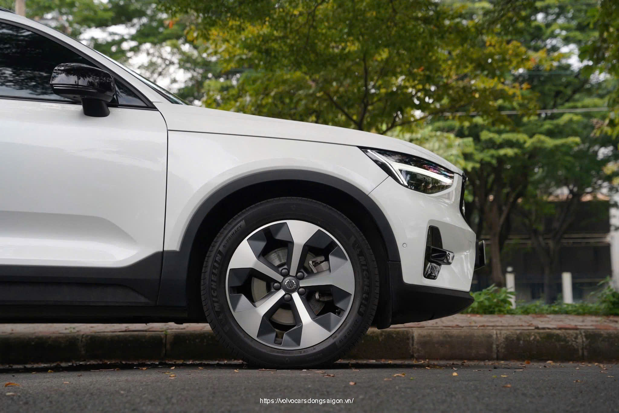 ngoai-that-volvo-xc40-lopxe