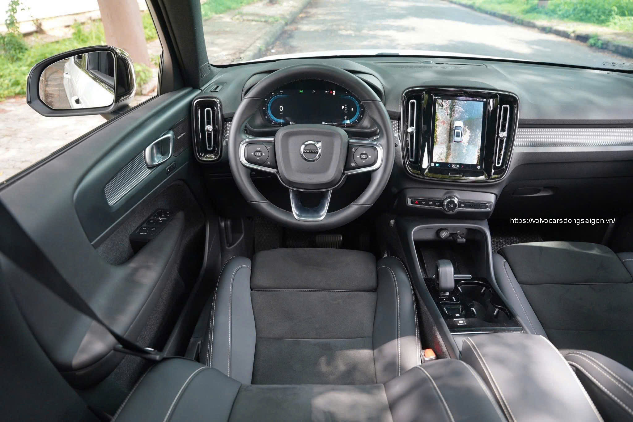 noi-that-volvo-xc4-ghe-da-2