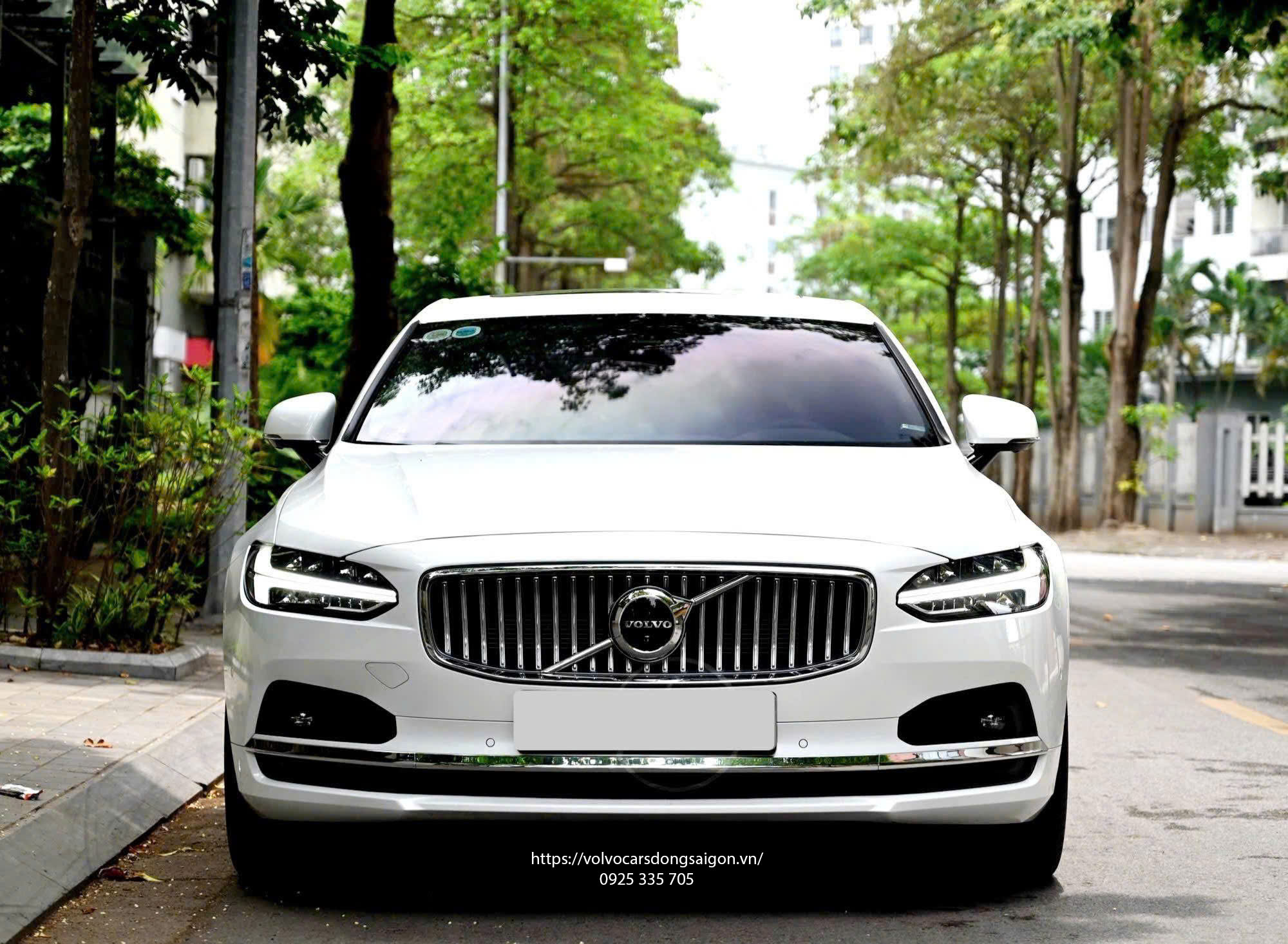 volvo-s90-ngoai-that-dau-xe