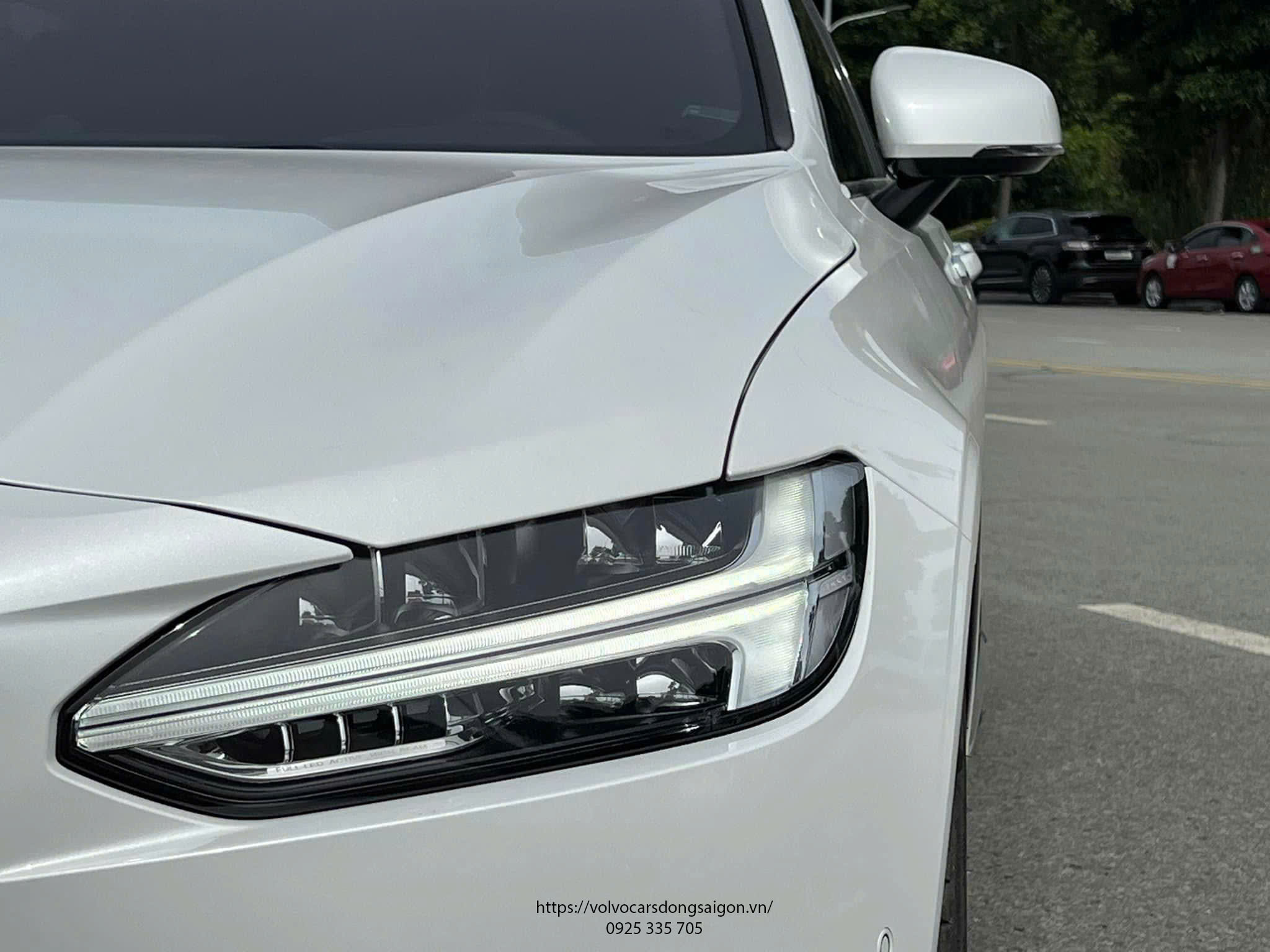 volvo-s90-ngoai-that-den-xe