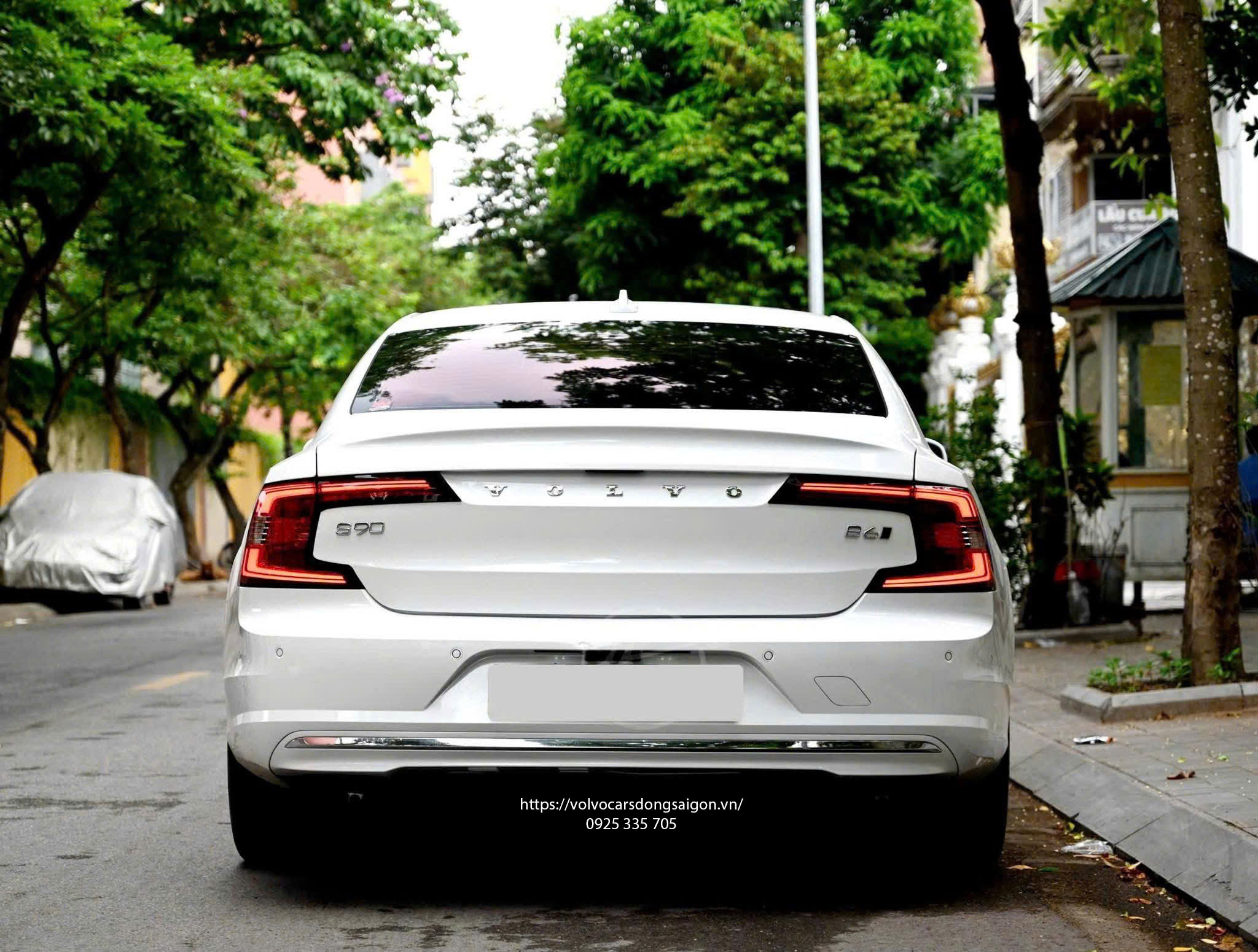 volvo-s90-ngoai-that-duoi-xe