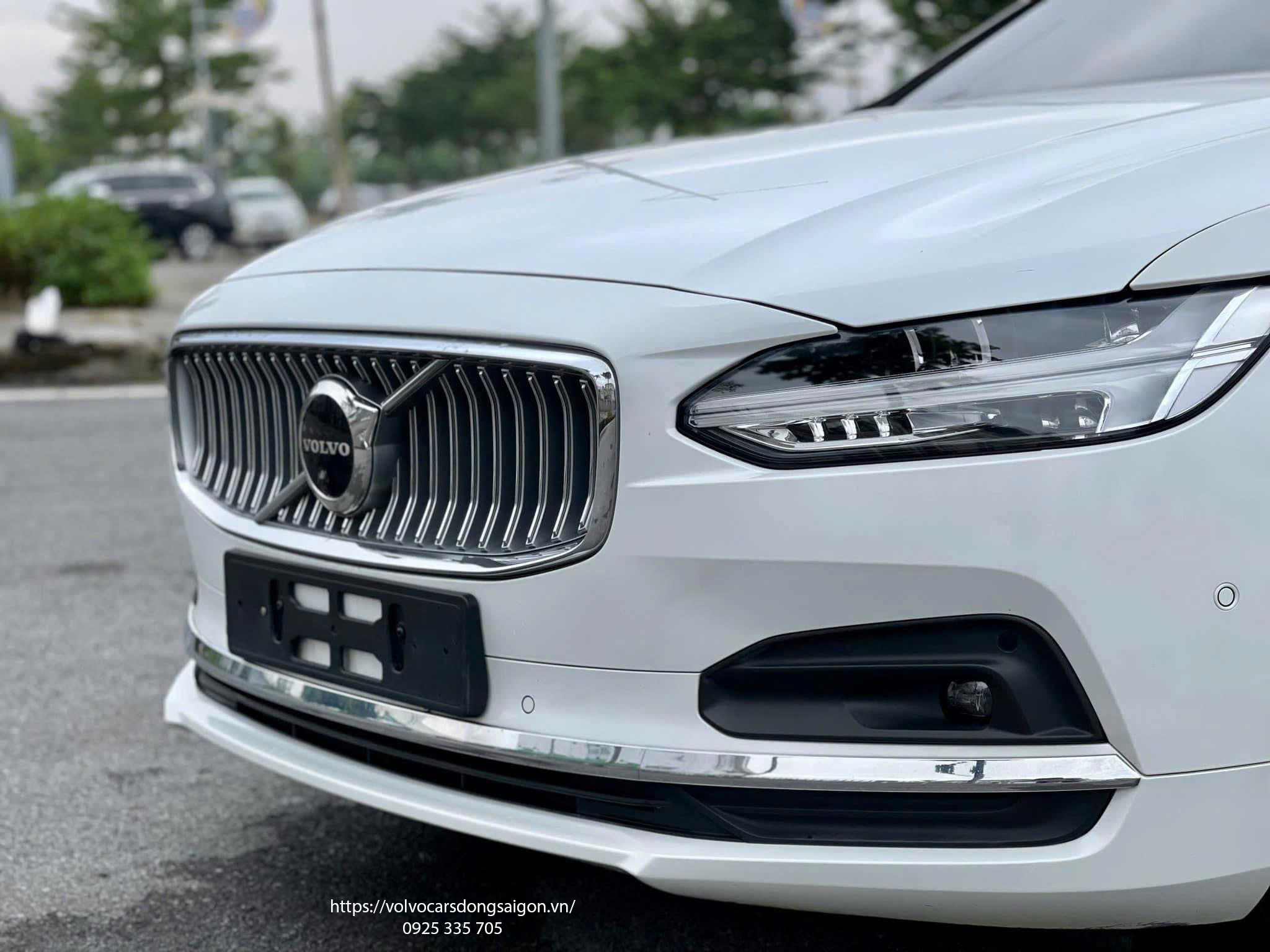 volvo-s90-ngoai-that-luoi-tan-nhiet