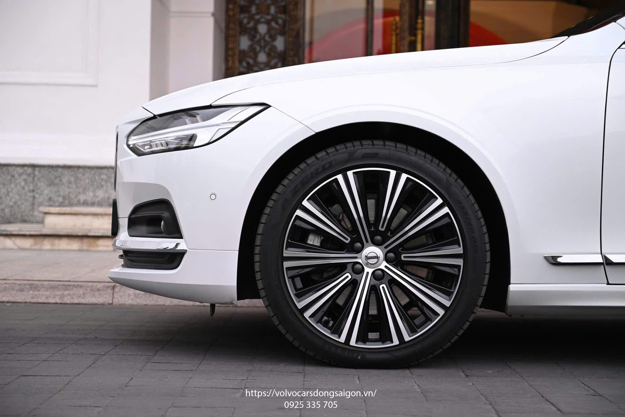 volvo-s90-ngoai-that-mam-xe