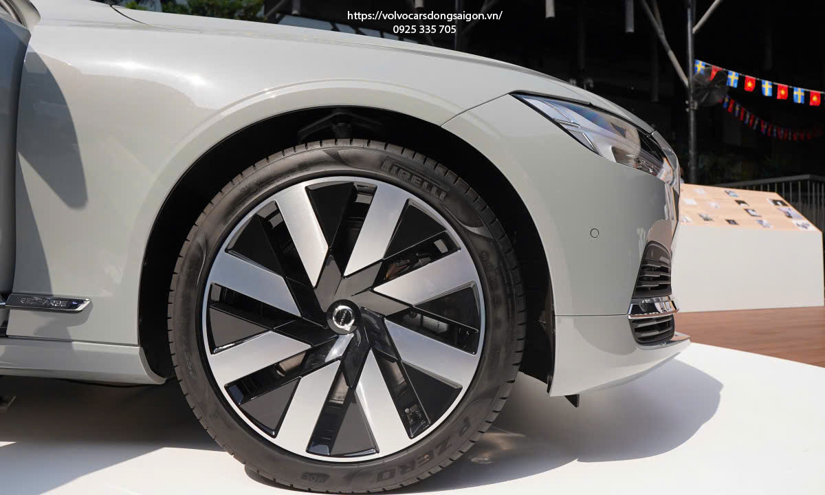 volvo-s90-t8-ngoai-that-mam-xe