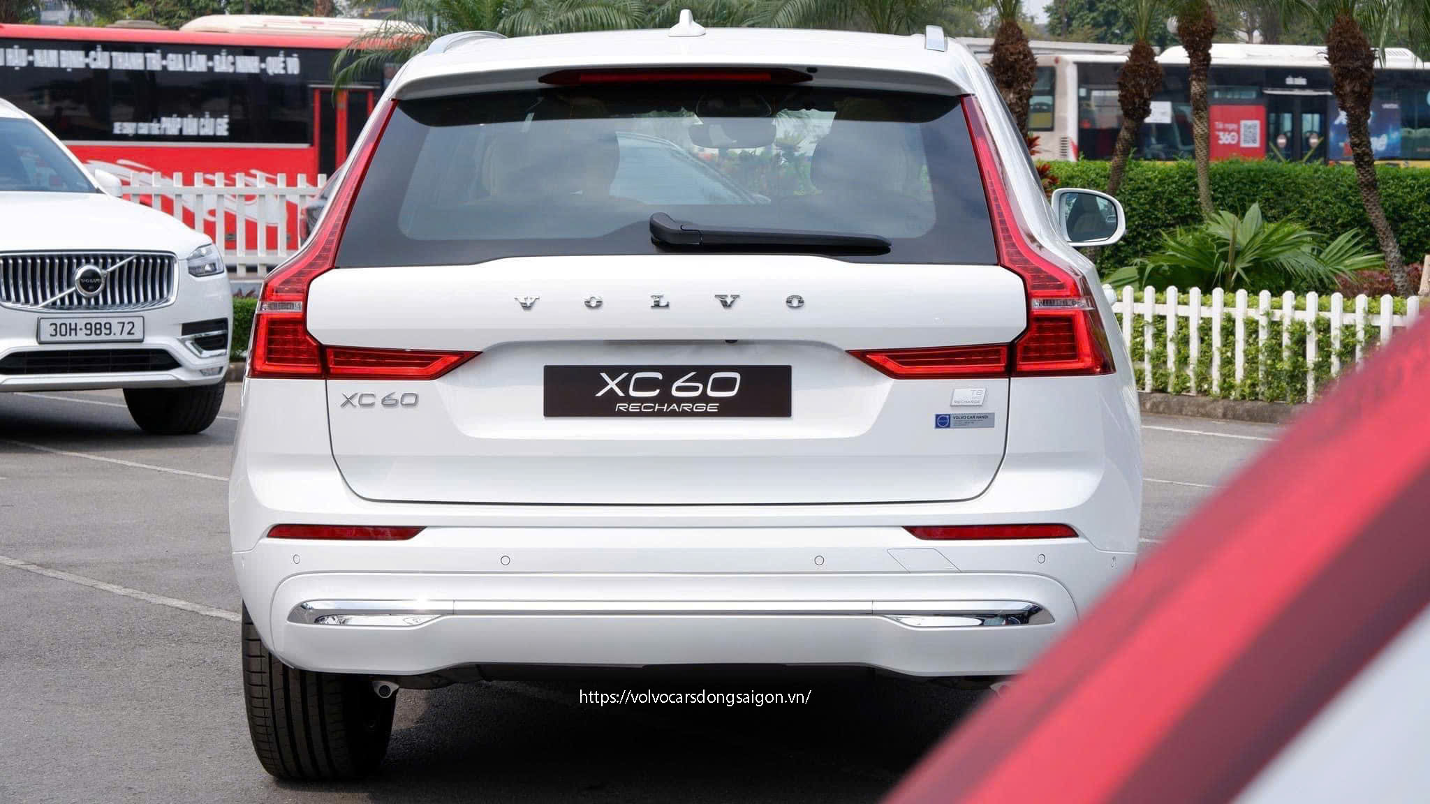 ngoai-that-xc60-duoi-xe