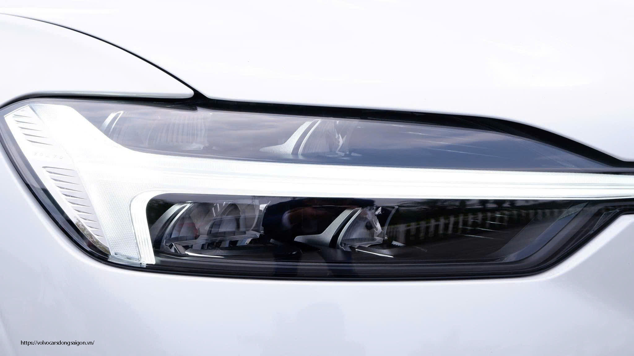 ngoai-that-xc60-den-chieu-sang