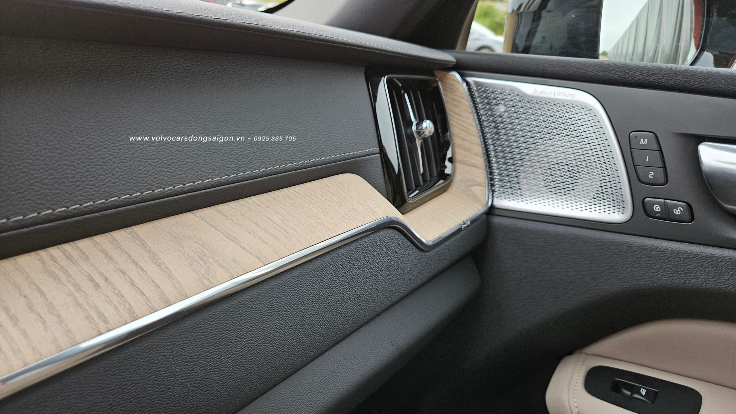 XC60-ultra-2026-noi-that-8